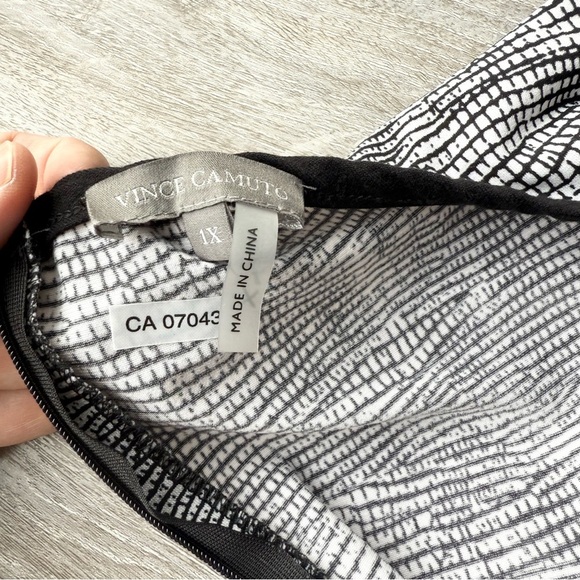 VINCE CAMUTO Sleeveless Scale
Stretchy Imprint Jumpsuit - Picture 13 of 14